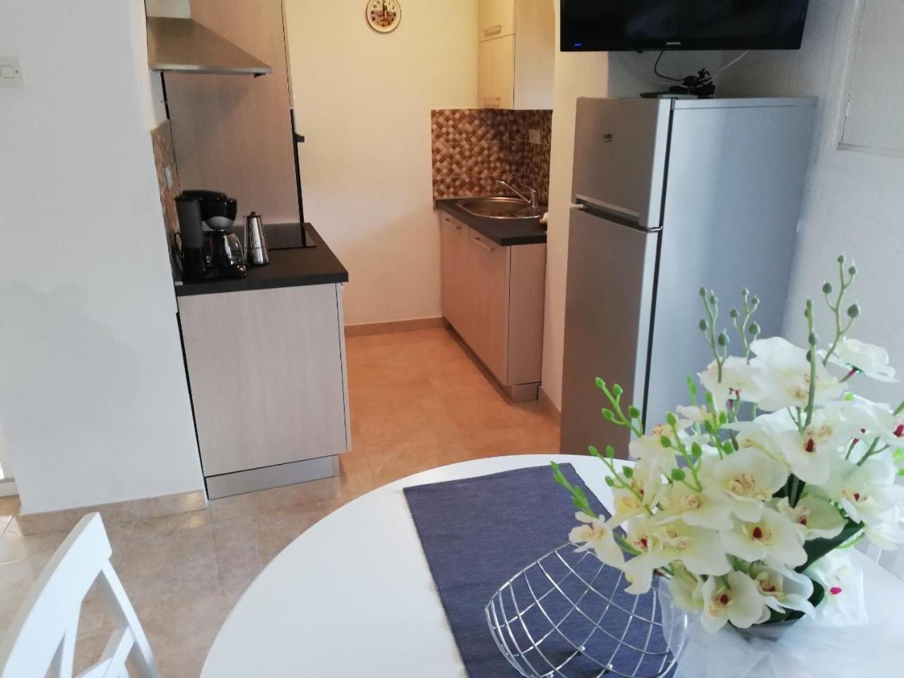 Apartment Surdic Valun Exteriör bild