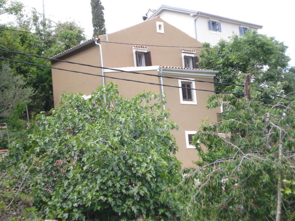 Apartment Surdic Valun Exteriör bild