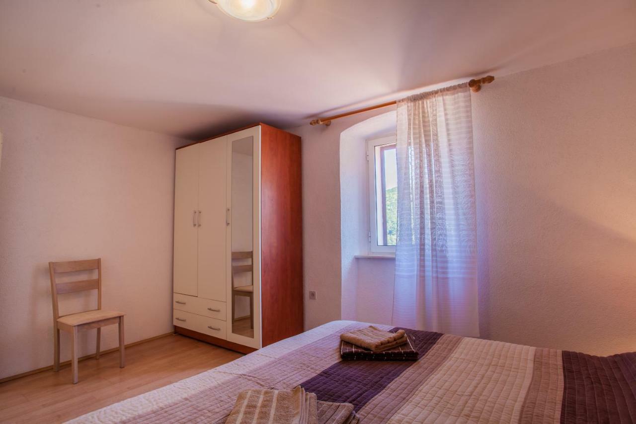 Apartment Surdic Valun Exteriör bild