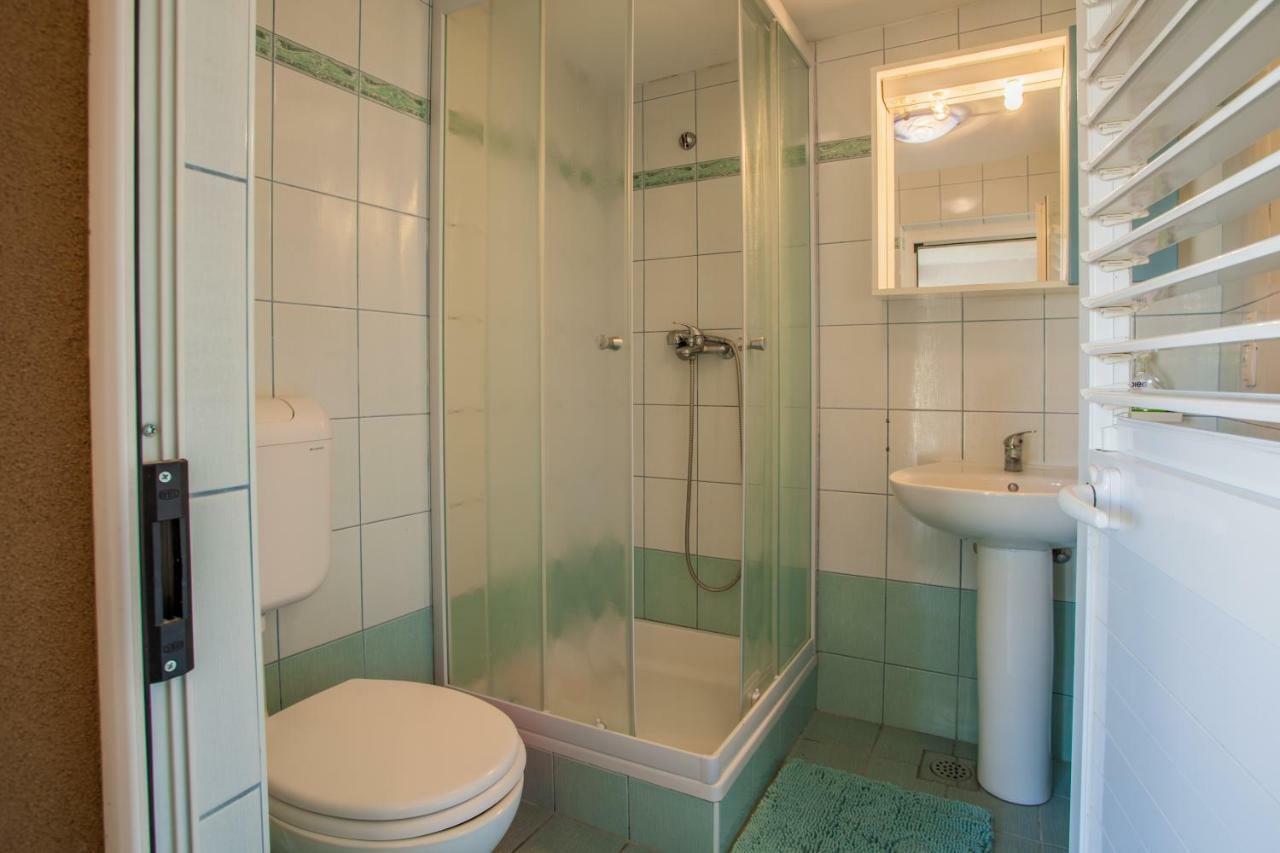Apartment Surdic Valun Exteriör bild