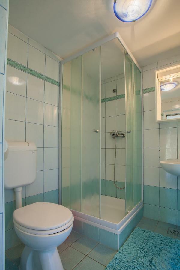 Apartment Surdic Valun Exteriör bild